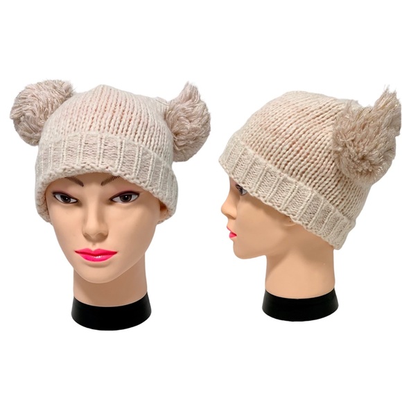 Other - Super Cute Beanie With Poms